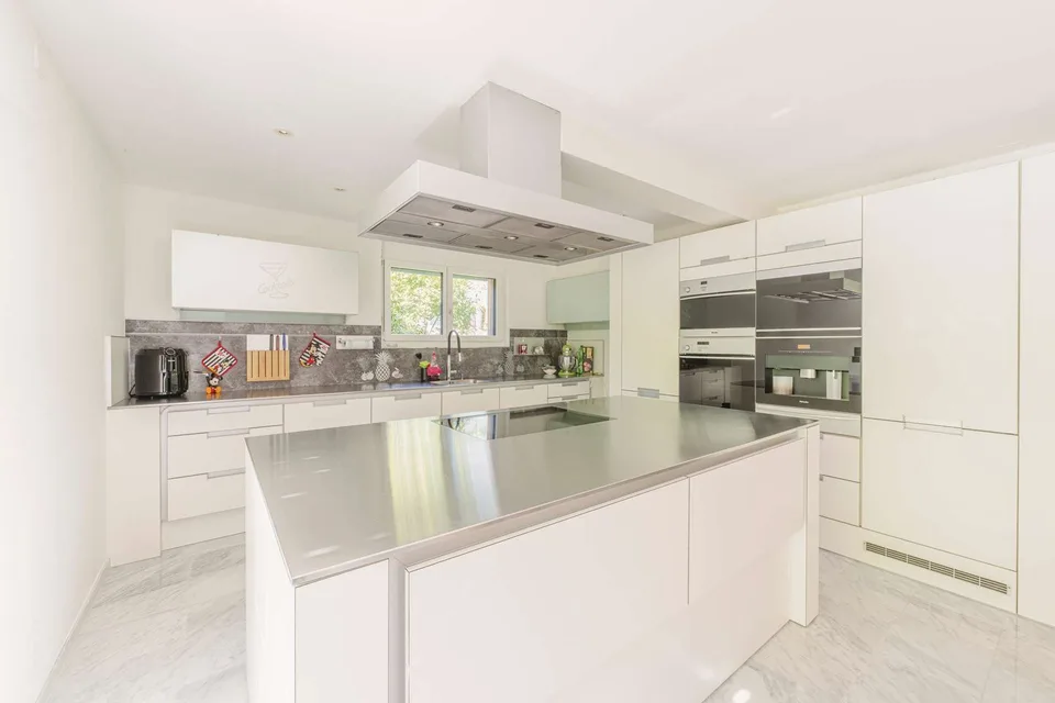 Maison unifamiliale conviviale avec jardin spacieux et piscine – photo 3 sur 13