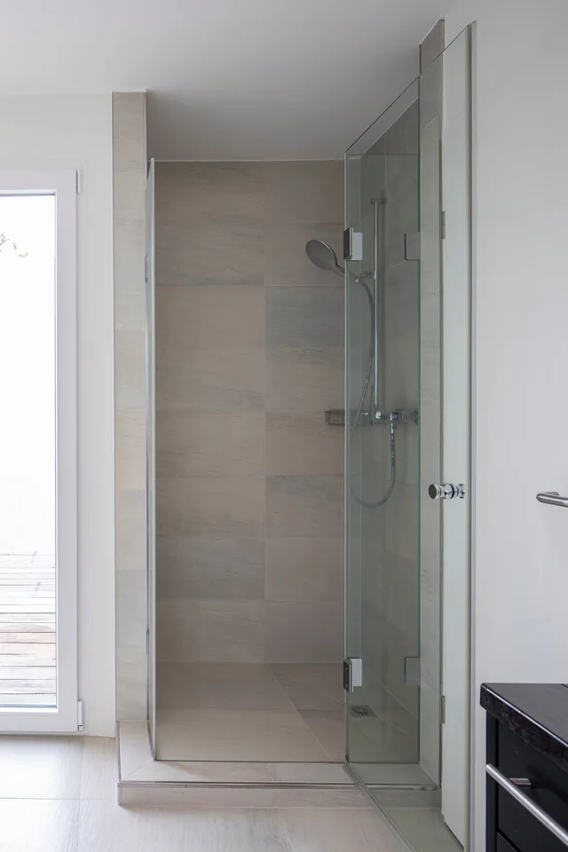 Appartement designer 2 pièces ensoleillé avec vue sur le lac – photo 13 sur 15