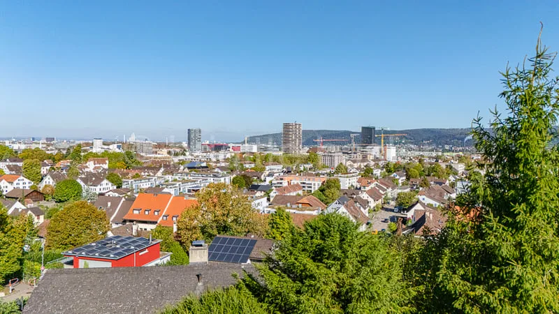 Maison unifamiliale de 6,5 pièces très bien entretenue dans un excellent emplacement résidentiel et panoramique – photo 4 sur 13