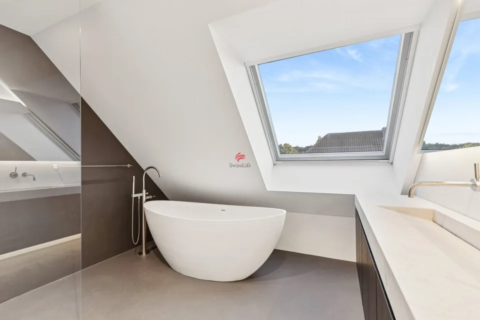 Timeless elegance meets modern luxury – photo 8 of 10