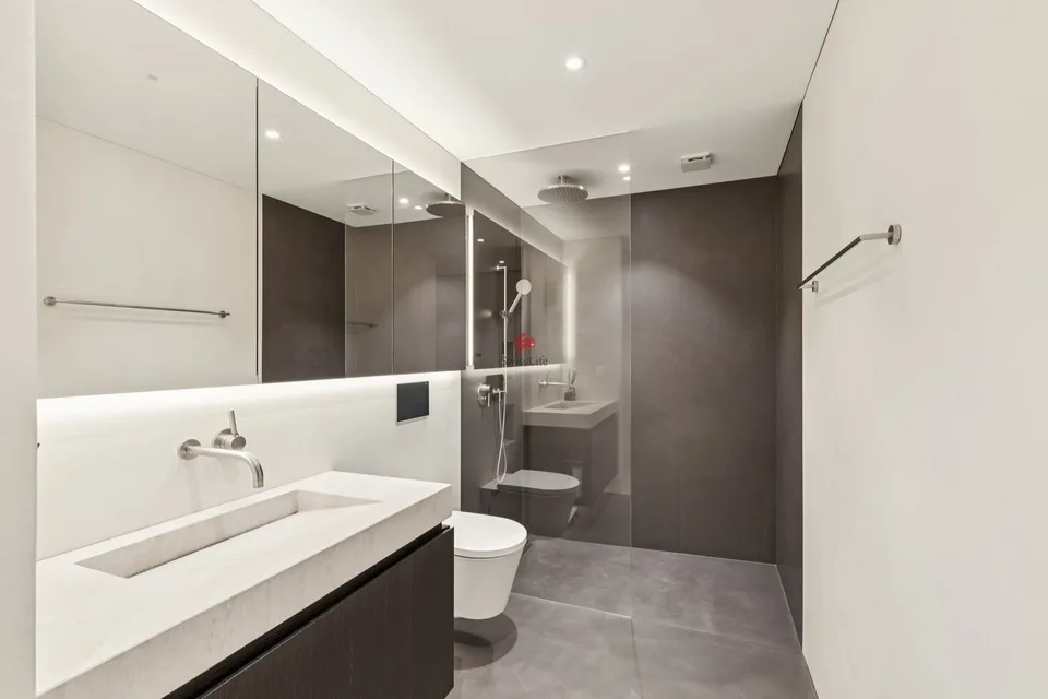 Timeless elegance meets modern luxury – photo 9 of 10