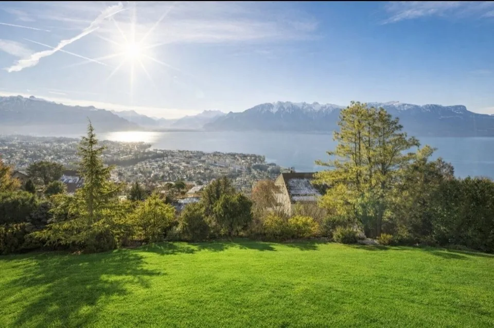 Propriété Unique avec vue panoramique, exclusivité Sotheby's ! – photo 2 sur 13
