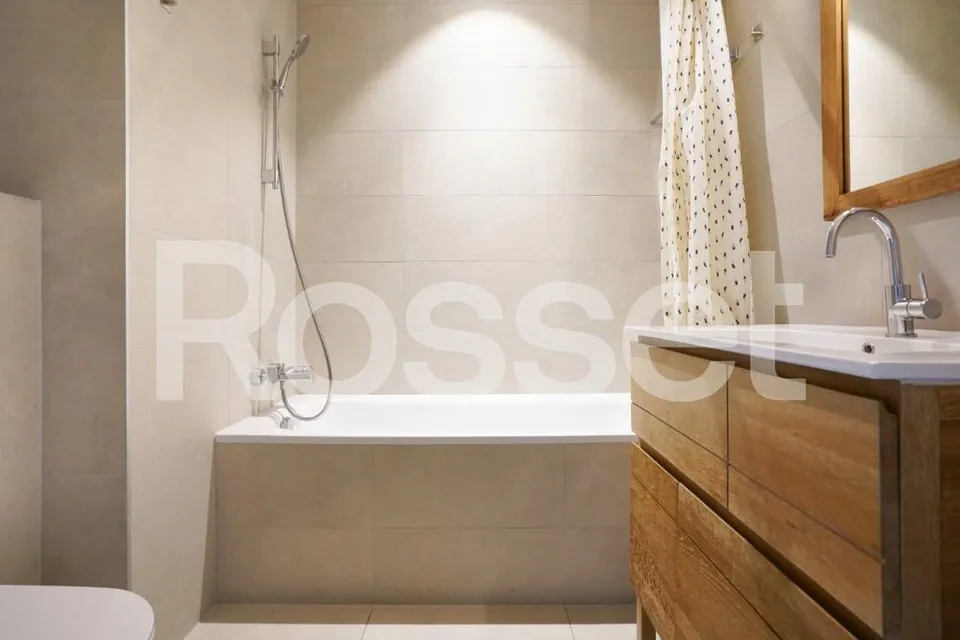 Zona residenziale - Appartamento di 5 locali al 1° piano – foto 4 di 7