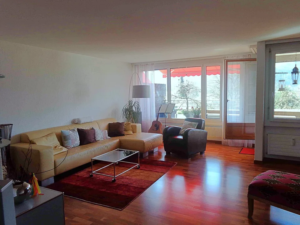 Helle 4.5-Zimmerwohnung mit Bergblick in Münsingen – Foto 2 von 4
