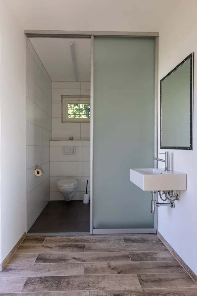 Charmantes Badehaus mit Bootsgarage – Foto 6 von 13
