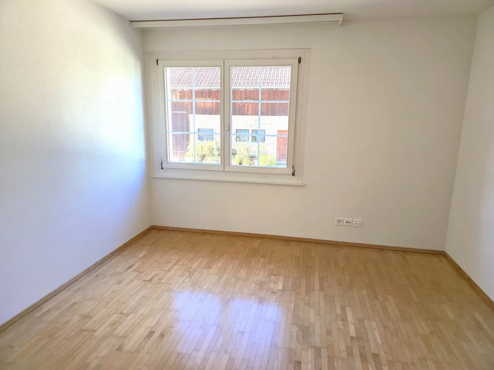 Grosszügige 5-Zimmer-Wohnung mit Cheminée und Balkon in Neerach – Foto 10 von 12