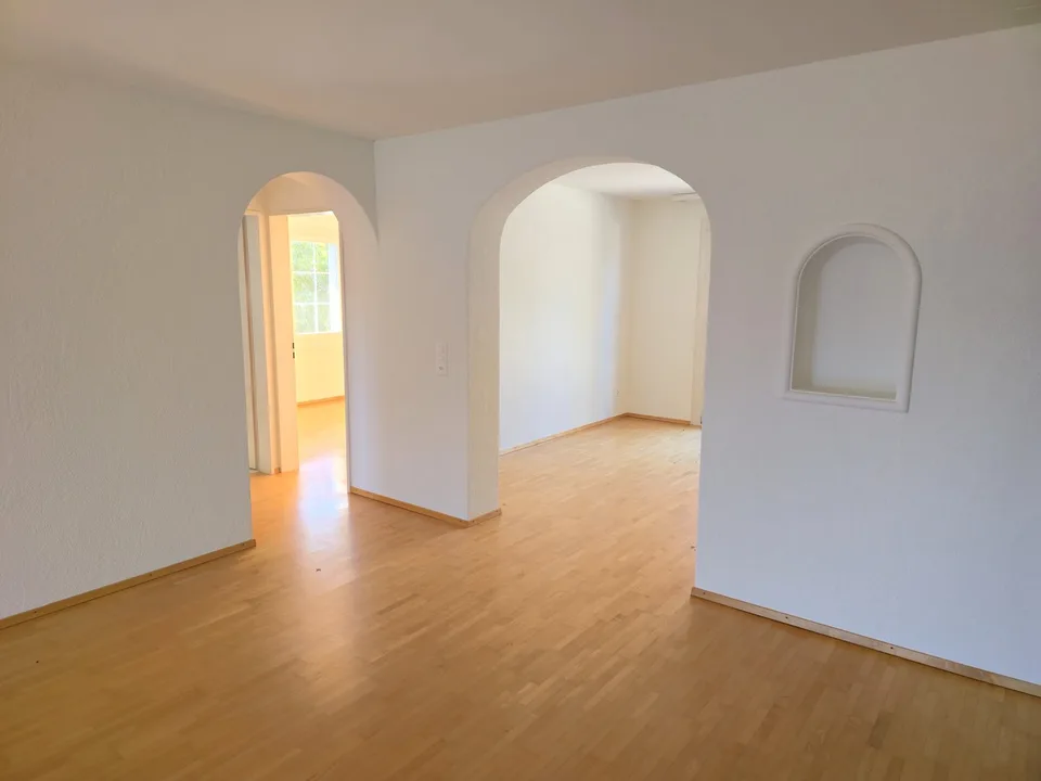Grosszügige 5-Zimmer-Wohnung mit Cheminée und Balkon in Neerach – Foto 9 von 12