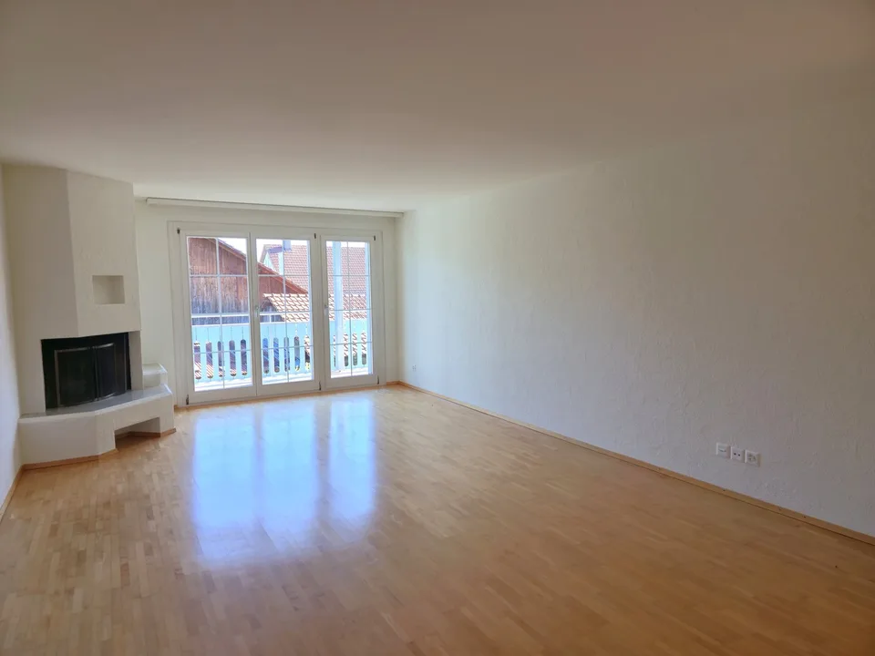 Grosszügige 5-Zimmer-Wohnung mit Cheminée und Balkon in Neerach – Foto 4 von 12
