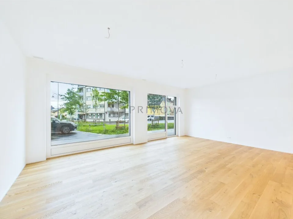 Representative Loft Studio with Large Shop Window & Parking Spaces – photo 3 of 10