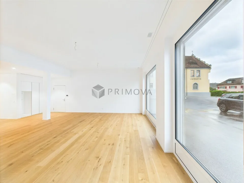Representative Loft Studio with Large Shop Window & Parking Spaces – photo 7 of 10