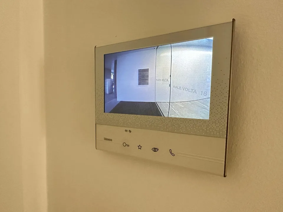 Attika mit Möbeln im Zentrum von Chiasso, verfügbar ab Januar – Foto 4 von 10