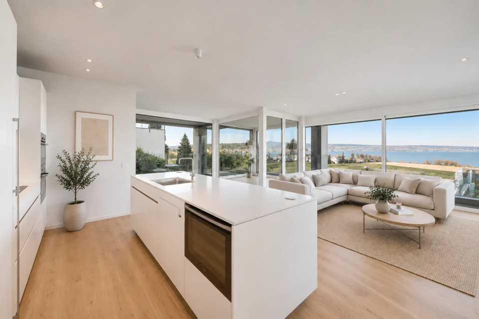 Habitation exclusive avec vue sur le lac et loin, et un jardin d'hiver ensoleillé – photo 3 sur 7