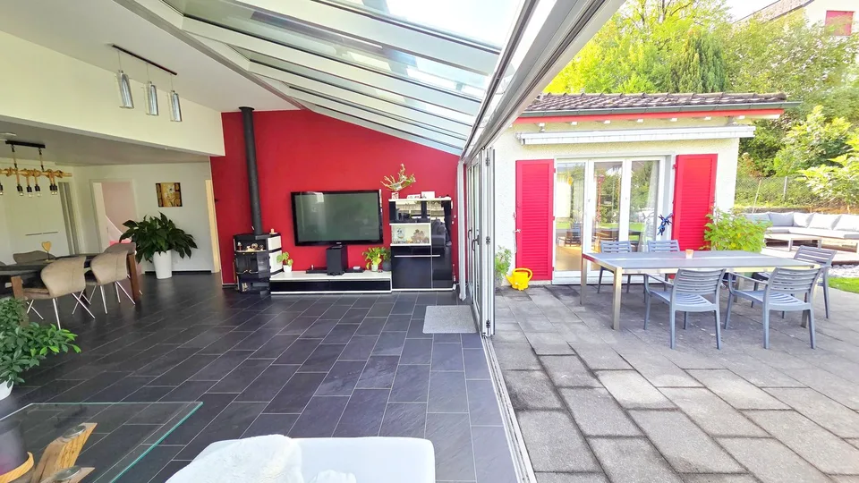 Freistehendes, gut unterhaltenes Einfamilienhaus mit riesigem Wohnraum an grandioser Makrolage – Foto 6 von 19