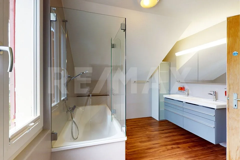Teilrenoviertes Einfamilienhaus mit viel Platz und Potenzial – Foto 7 von 13