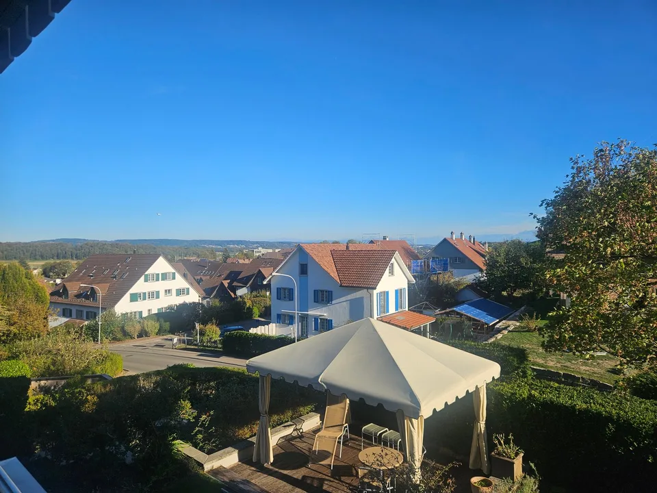 3.5-room apartment with beautiful views in tax-friendly Neerach – photo 2 of 10