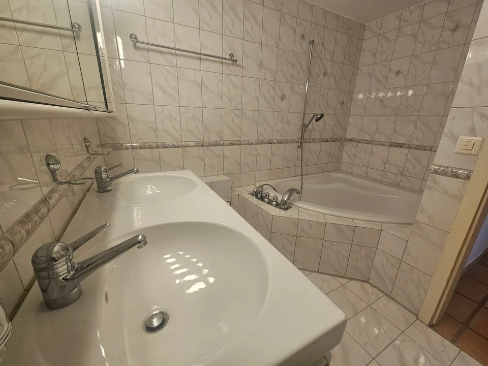3.5-room apartment with beautiful views in tax-friendly Neerach – photo 8 of 10