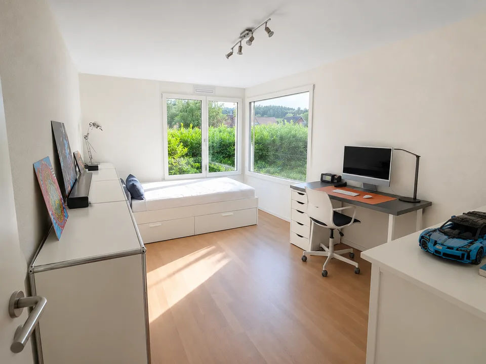 Charmantes 5.5-Zimmer-Doppeleinfamilienhaus in Altendorf – Verfügbar ab November 2026 – Foto 4 von 6