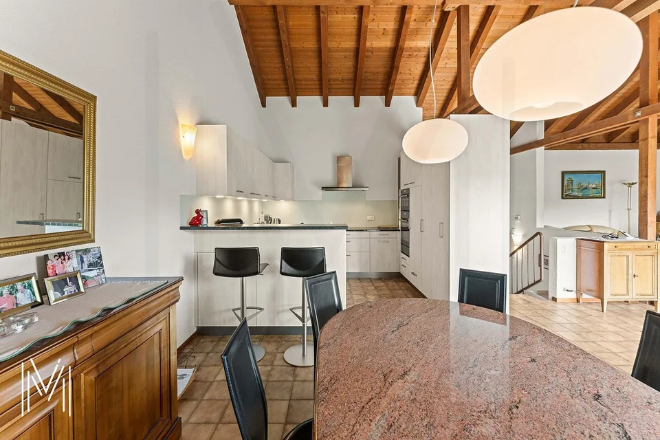 Schönes Haus 6,5 Zimmer mit Abstellraum und Ausnahmeblick – Foto 10 von 13