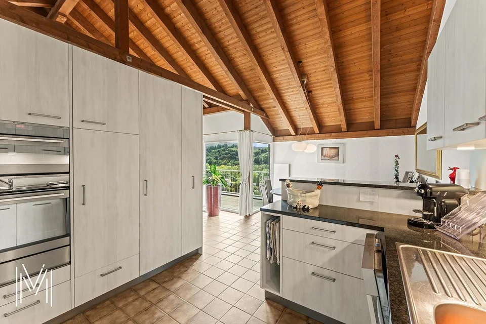 Schönes Haus 6,5 Zimmer mit Abstellraum und Ausnahmeblick – Foto 9 von 13