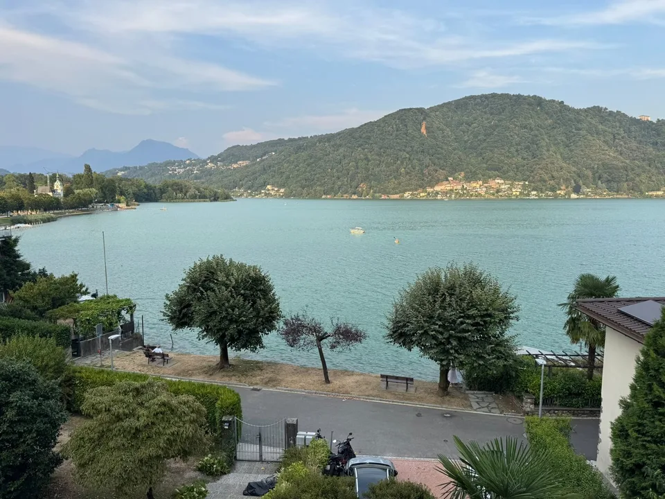 Esclusiva villa fronte lago con vista a 180° – potenziale per 4 appartamenti di lusso – foto 14 di 14
