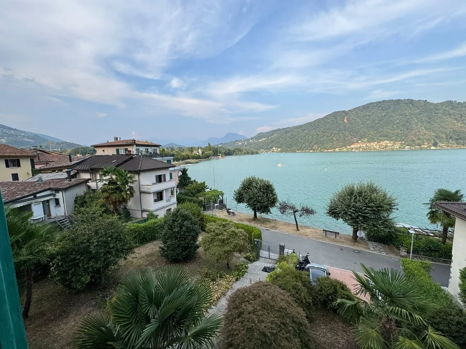 Esclusiva villa fronte lago con vista a 180° – potenziale per 4 appartamenti di lusso – foto 4 di 14