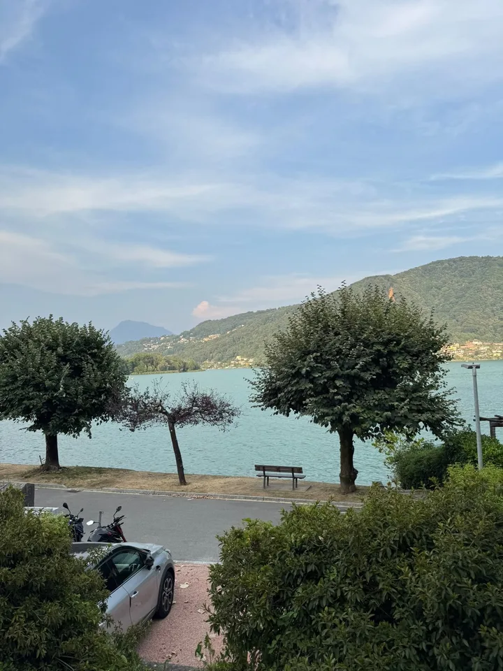 Esclusiva villa fronte lago con vista a 180° – potenziale per 4 appartamenti di lusso – foto 6 di 14