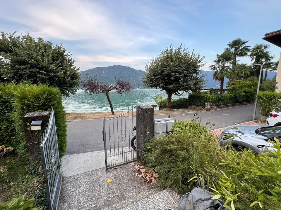 Esclusiva villa fronte lago con vista a 180° – potenziale per 4 appartamenti di lusso – foto 12 di 14