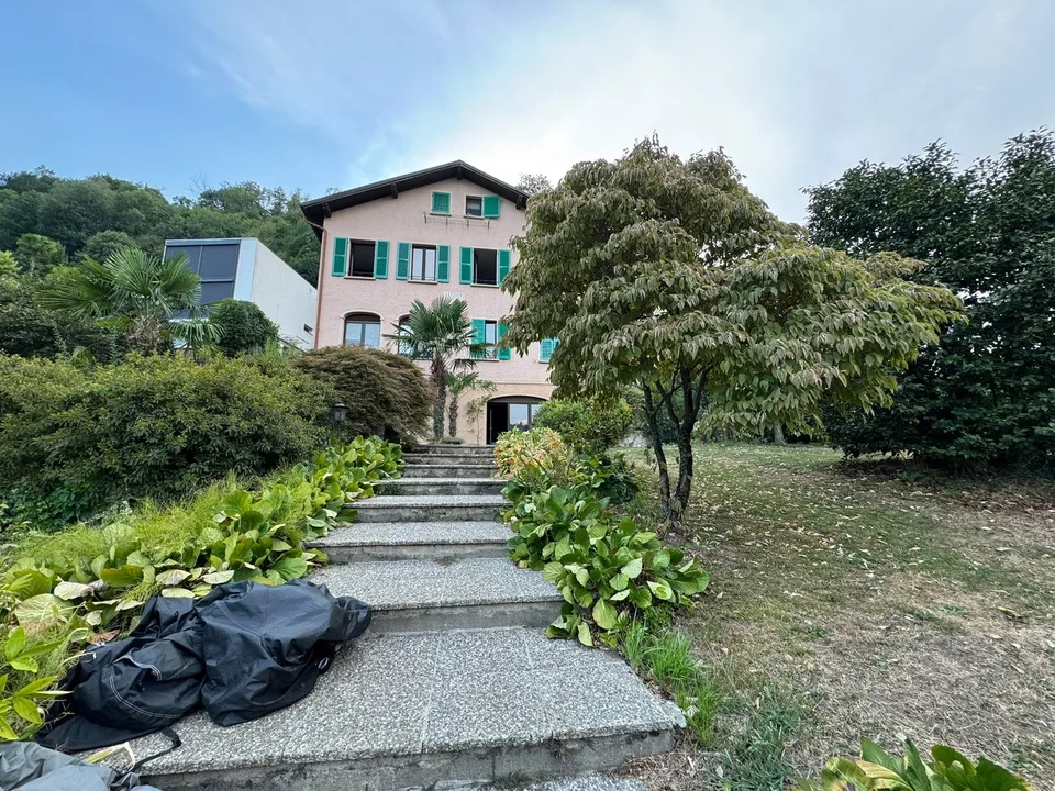 Esclusiva villa fronte lago con vista a 180° – potenziale per 4 appartamenti di lusso – foto 10 di 14