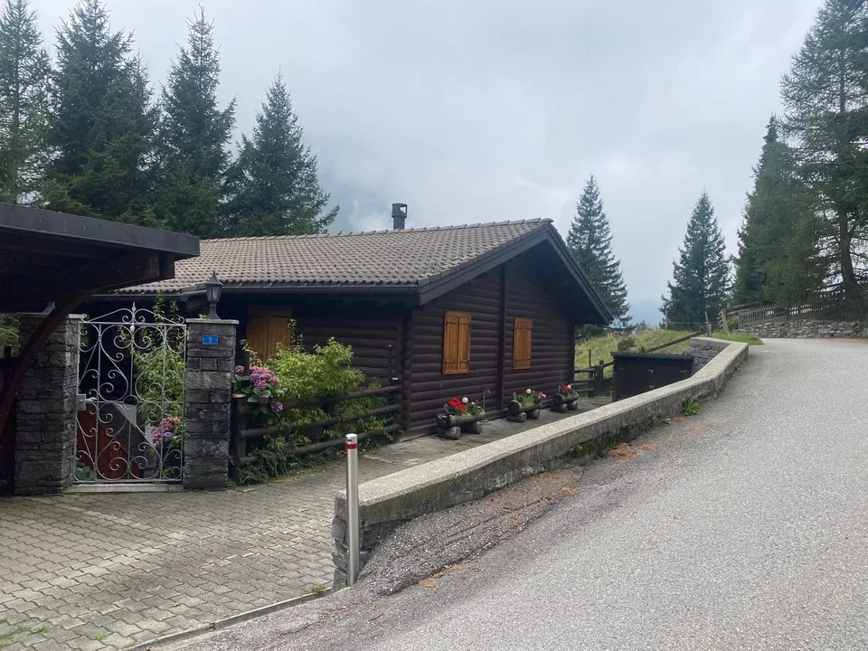 Chalet immergé dans la nature à Mesocco – photo 4 sur 10