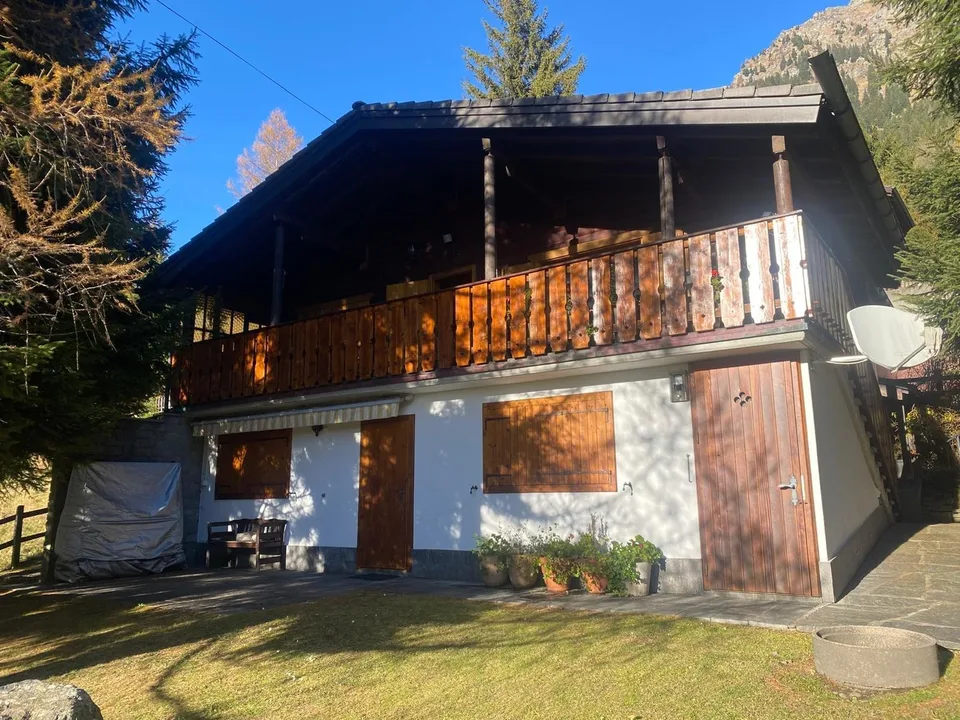 Chalet immergé dans la nature à Mesocco – photo 2 sur 10