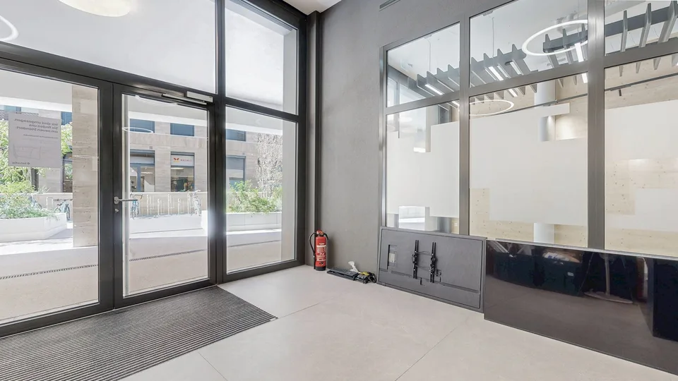 Moderne, lichtdurchflutete Bürofläche an zentraler Lage in Chur bezugsbereit und flexibel – Foto 10 von 11