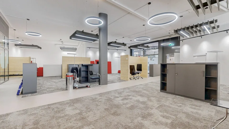 Moderne, lichtdurchflutete Bürofläche an zentraler Lage in Chur bezugsbereit und flexibel – Foto 11 von 11