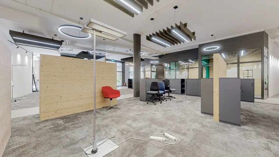 Moderne, lichtdurchflutete Bürofläche an zentraler Lage in Chur bezugsbereit und flexibel – Foto 6 von 11