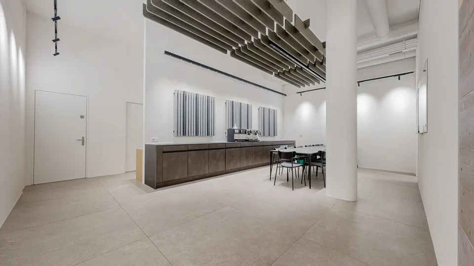 Moderne, lichtdurchflutete Bürofläche an zentraler Lage in Chur bezugsbereit und flexibel – Foto 7 von 11