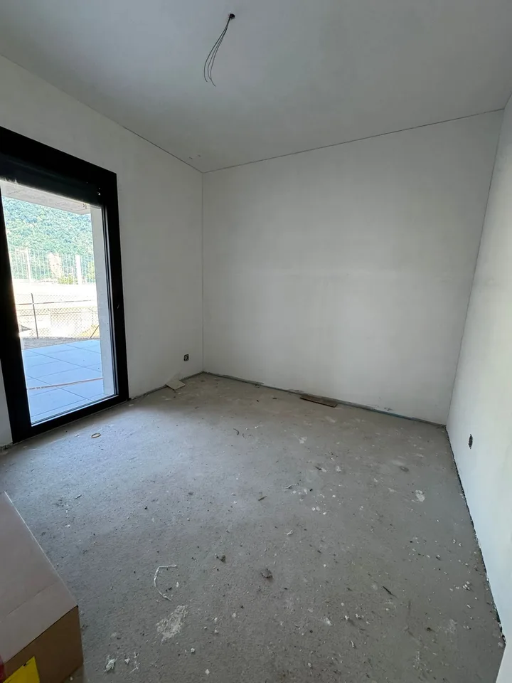 Elegantes Doppelstockapartment mit 3.5 Zimmern in Melano – Foto 9 von 14