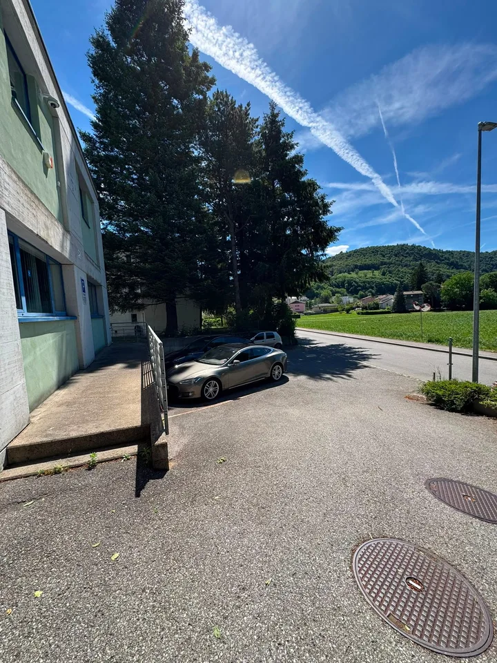 Großes Gewerbeobjekt in Taverne zum Verkauf – Foto 3 von 22