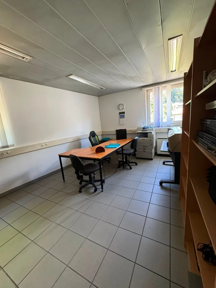 Großes Gewerbeobjekt in Taverne zum Verkauf – Foto 11 von 22