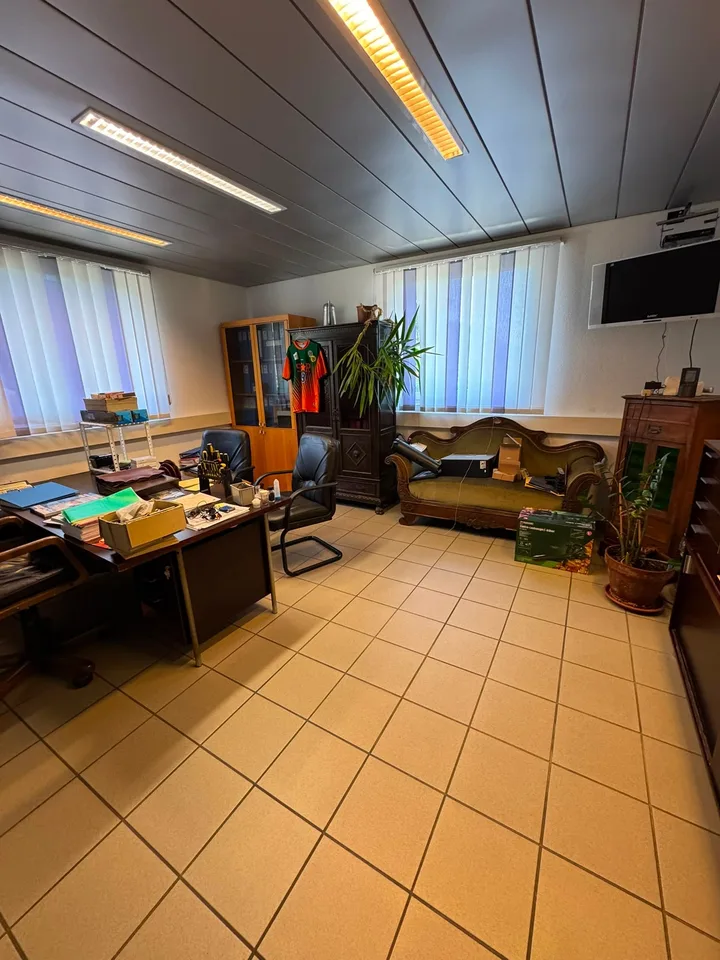 Großes Gewerbeobjekt in Taverne zum Verkauf – Foto 6 von 22