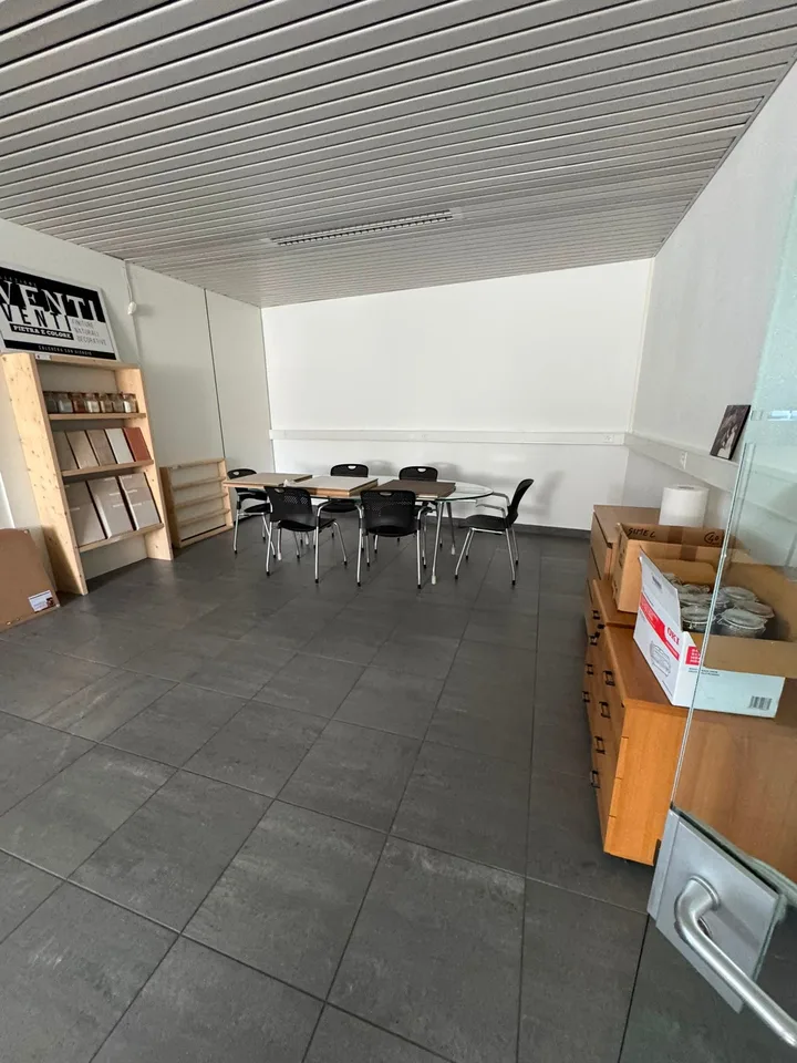 Großes Gewerbeobjekt in Taverne zum Verkauf – Foto 17 von 22