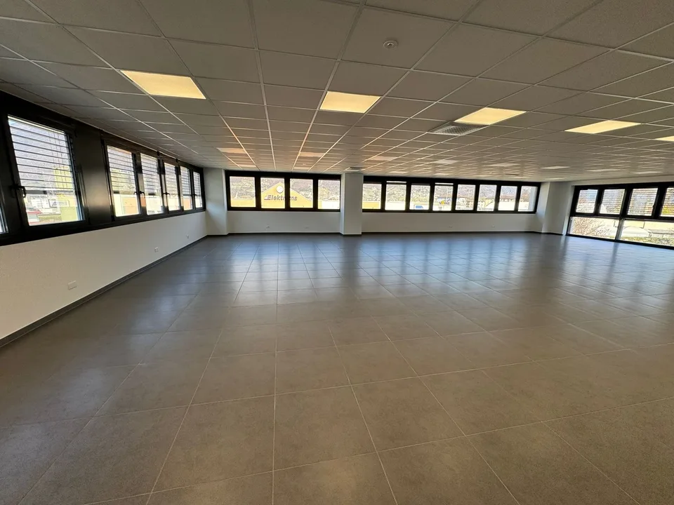 Lokal mit 200 m² zur Miete in Giubiasco – Foto 3 von 6