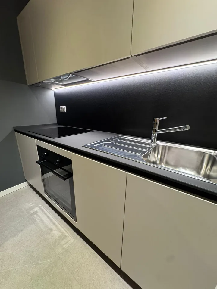Elegantes Einzimmerapartment in Lugano – Foto 8 von 10