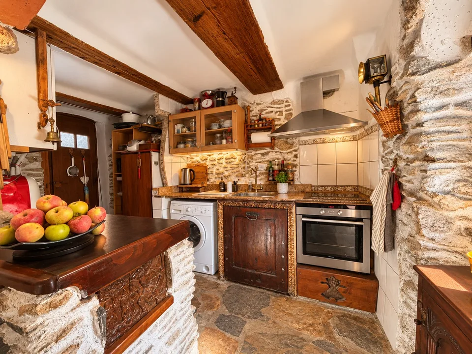 Casa di carattere atipico a Savièse: volumi, autenticità e potenziale – foto 9 di 13