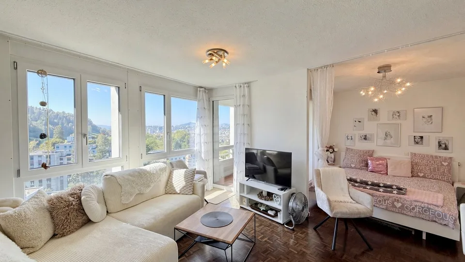 Incantevole appartamento di 2,5 locali mansardato con vista panoramica a St. Gallen – foto 3 di 8