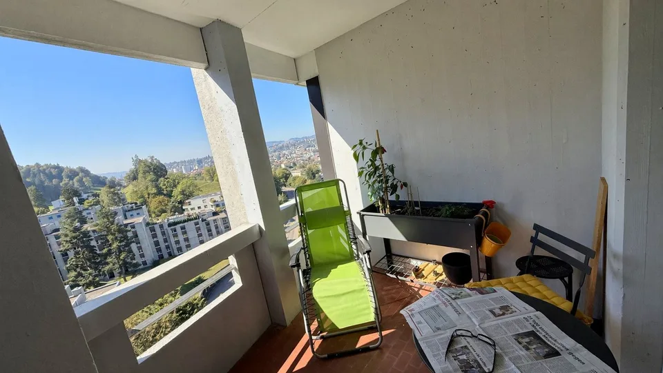 Incantevole appartamento di 2,5 locali mansardato con vista panoramica a St. Gallen – foto 2 di 8