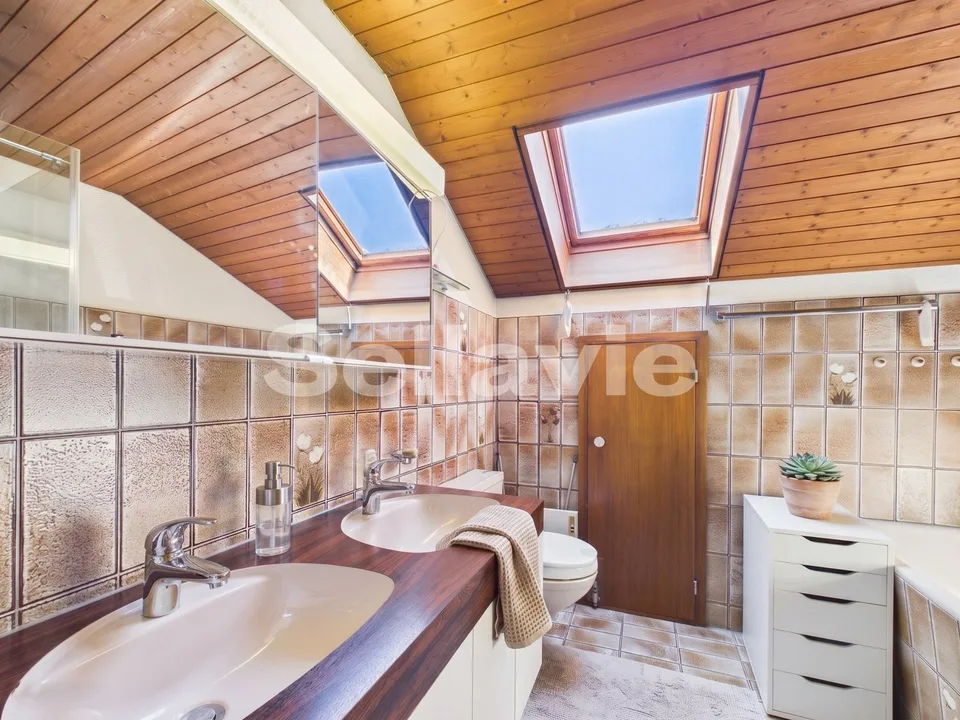 Una casa da amare: casa unifamiliare con giardino incantato – foto 6 di 13