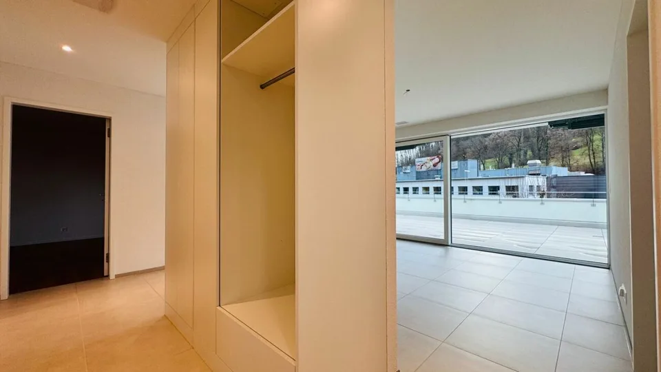 Moderne 3.5-Zimmer-Attikawohnung mit 66 m² Terrasse – Foto 8 von 14