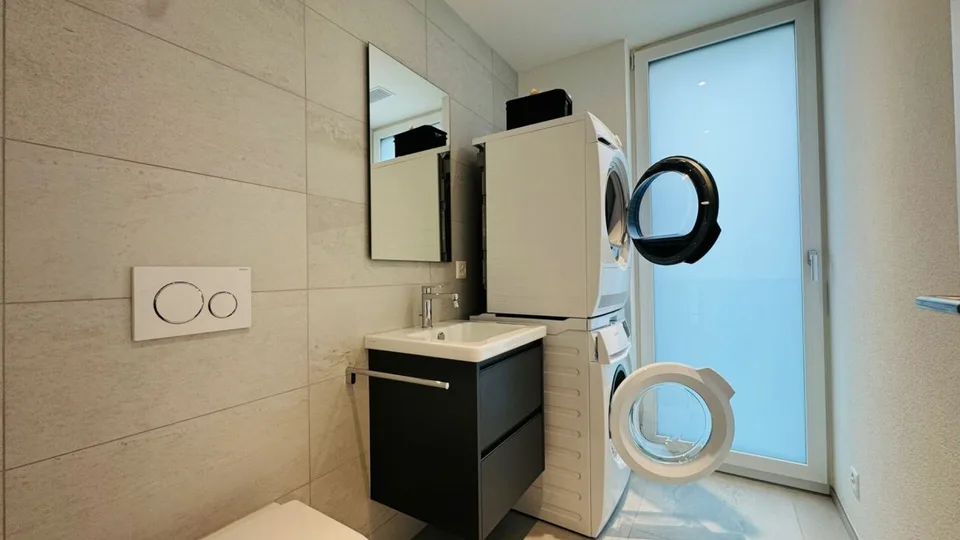 Moderne 3.5-Zimmer-Attikawohnung mit 66 m² Terrasse – Foto 9 von 14