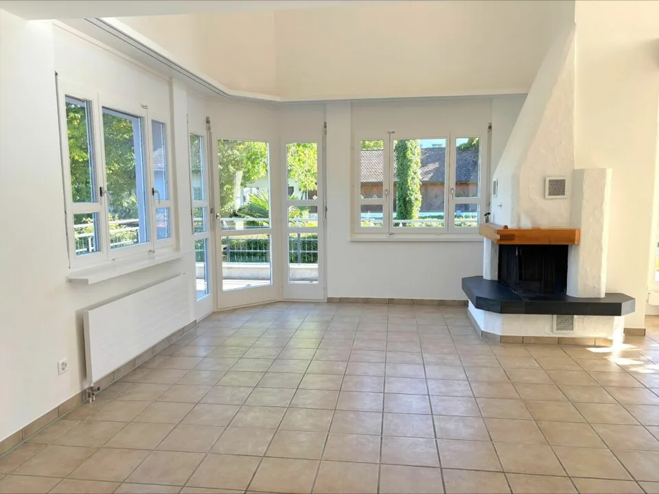 Maison unifamiliale spacieuse de 5,5 pièces avec annexe de 2,5 pièces, garage immense et jardin ensoleillé – photo 3 sur 30