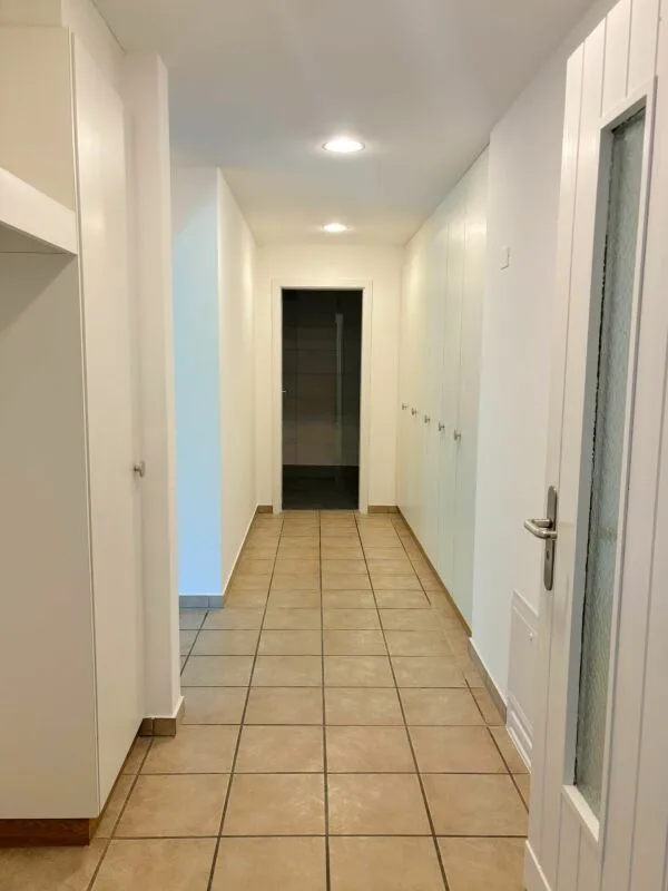 Maison unifamiliale spacieuse de 5,5 pièces avec annexe de 2,5 pièces, garage immense et jardin ensoleillé – photo 15 sur 30