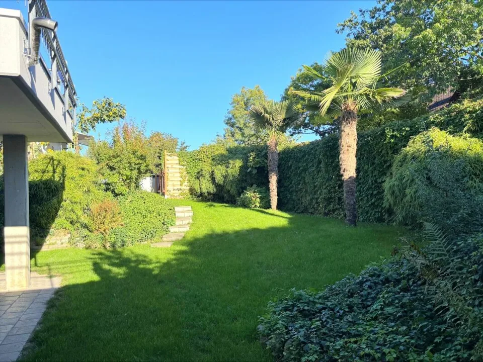 Maison unifamiliale spacieuse de 5,5 pièces avec annexe de 2,5 pièces, garage immense et jardin ensoleillé – photo 28 sur 30